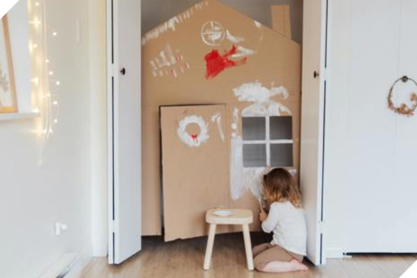 Girl Painting Play House CROP