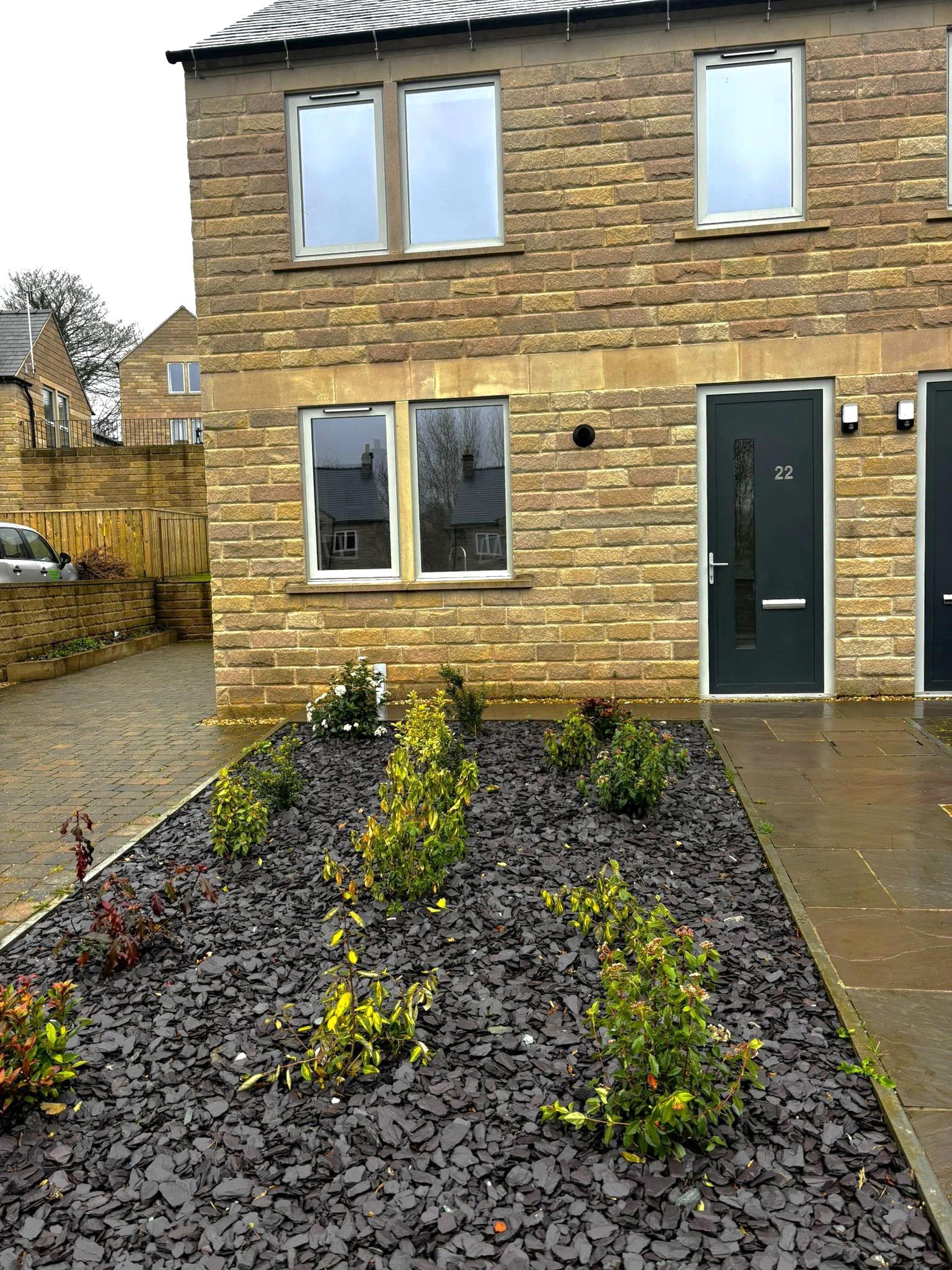 22 Thatchers Croft Outside 2