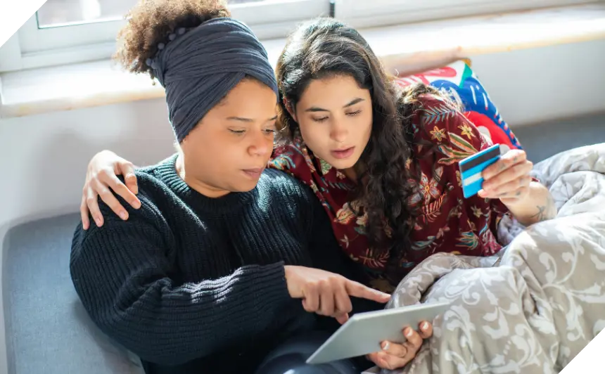 Couple Paying Crop (1)